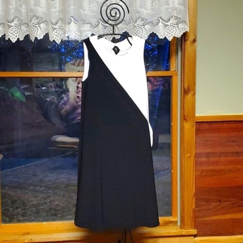 Joseph Ribkoff Lined Black & White Sleeveless Event Sz. 4 Dress w Pockets